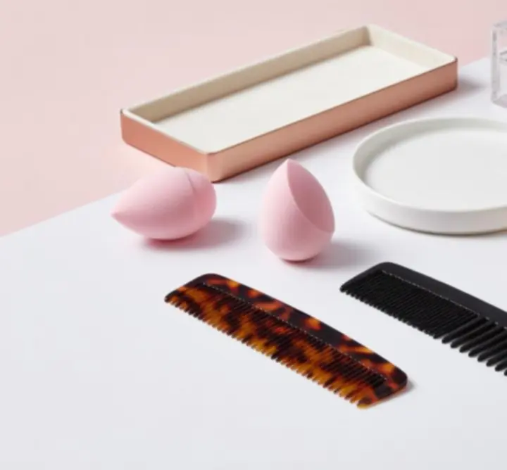 Részletgazdag termékgalléria különböző szépségápolási kiegészítőkkel